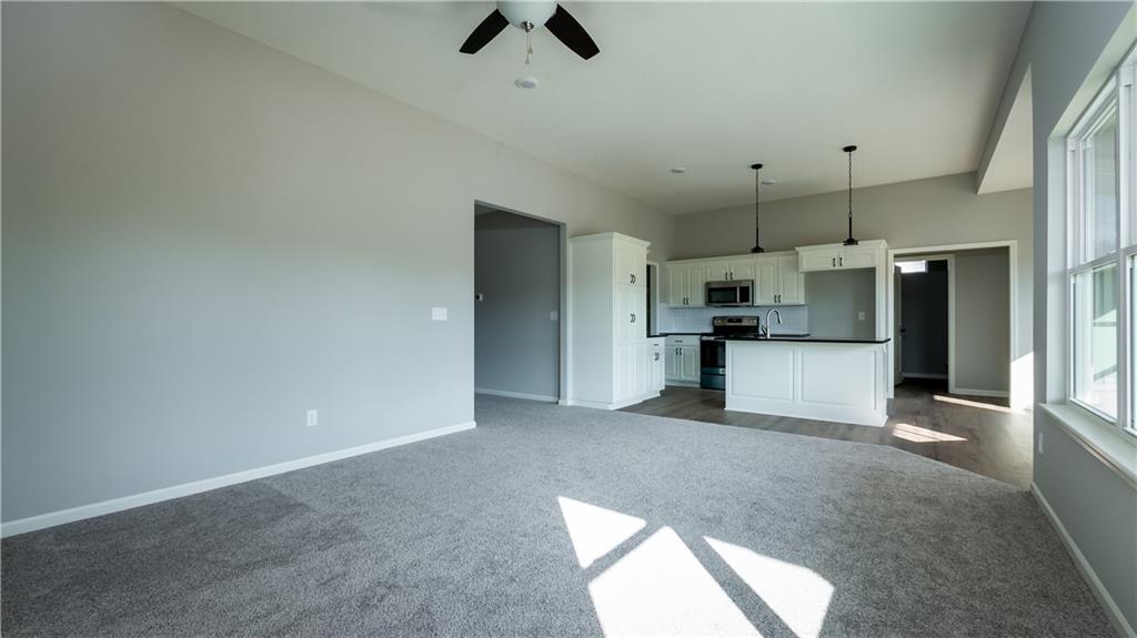 1405 NE White Oaks Lane