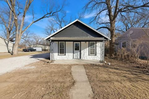 733 S Pecan Street, Ottawa, KS 66067 - MLS#: 2595854