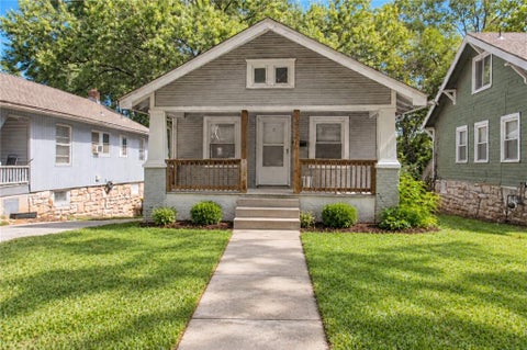 Photo of 5721 Brooklyn Avenue, Kansas City, MO 64130 (MLS # 2644244)