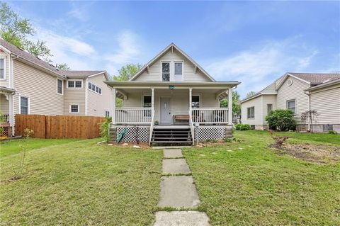 Photo of 804 E Wea Street, Paola, KS 66071 (MLS # 2616099)