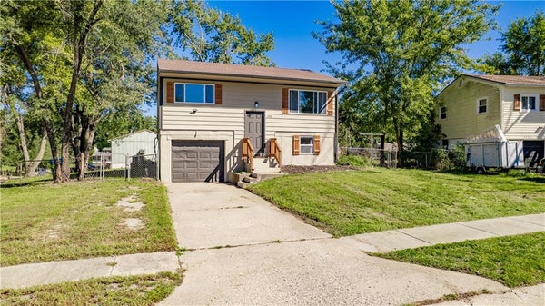 1515 OSAGE TRL, INDEPENDENCE, MO 64058 - Image 63ad13e86e044433d36d729f0e426f24/4122018564