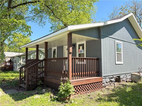 Photo of 2611 W 45th Avenue, Kansas City, KS 66103 (MLS # 2615009)