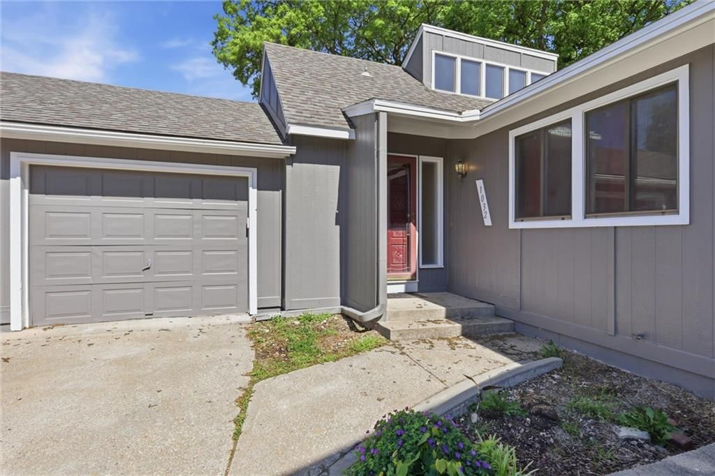 Photo of 1032 NW 70TH Court, Kansas City, MO 64118 (MLS # 2618521)
