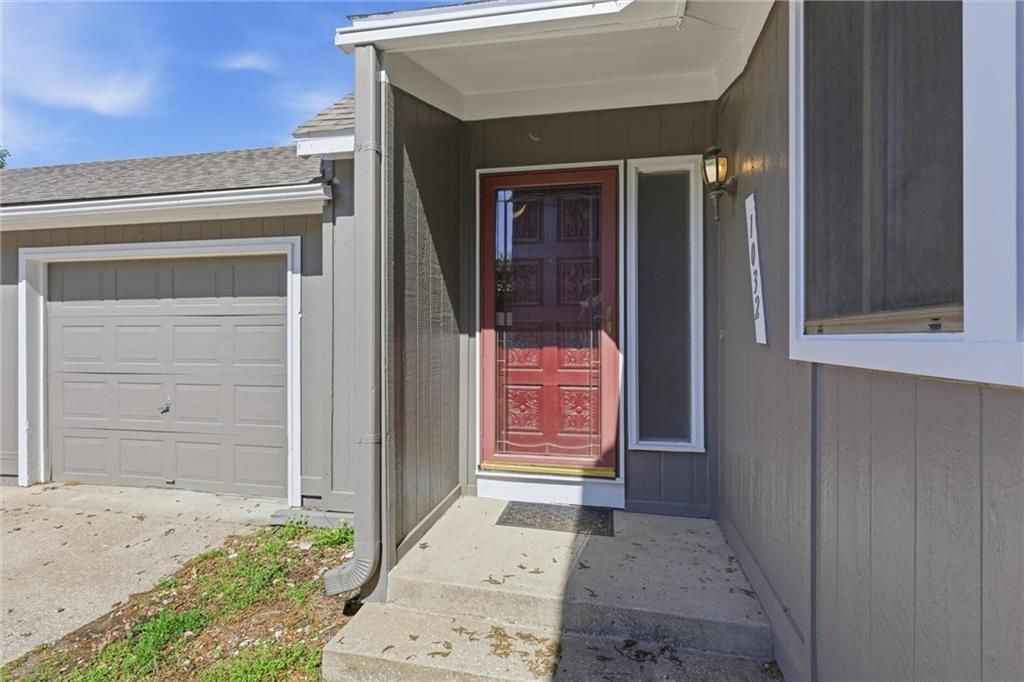 Photo of 1032 NW 70TH Court, Kansas City, MO 64118 (MLS # 2618521)