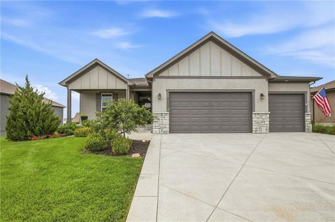 Photo of 25080 W 112th Terrace, Olathe, KS 66061 (MLS # 2627599)