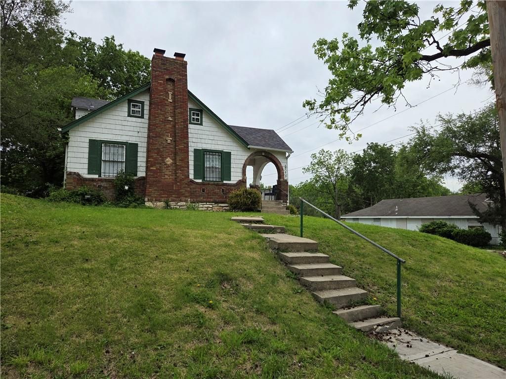 Photo of 2549 Drury Avenue, Kansas City, MO 64127 (MLS # 2618956)