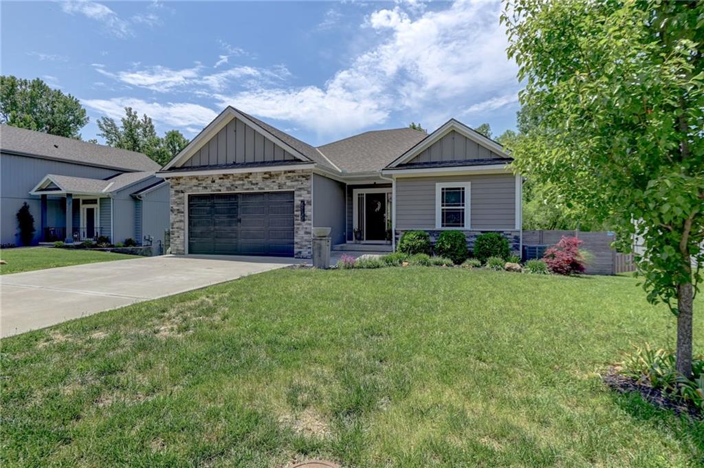 415 E 166th Court