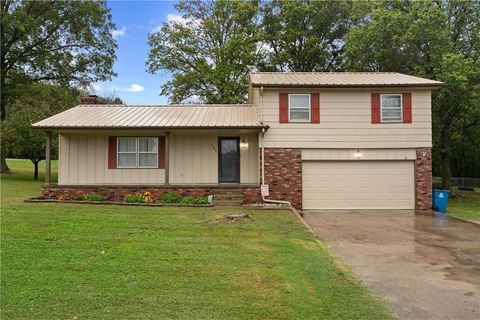 105 Fawnwood Drive, Coffeyville, KS 67337 - MLS#: 2589649