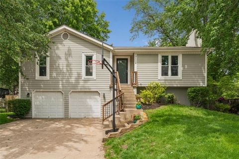 Photo of 15114 W 123rd Street, Olathe, KS 66062 (MLS # 2617516)