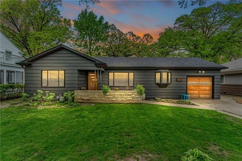 Photo of 1506 University Drive, Lawrence, KS 66044 (MLS # 2616033)