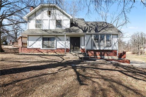 1516 E 99th Street Kansas City MO 64131