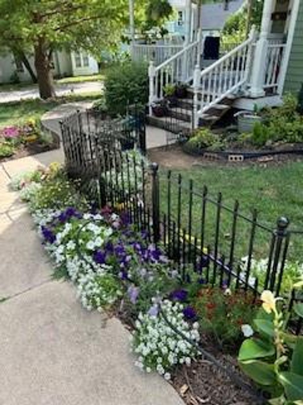 Photo of 402 N Leonard Street, Liberty, MO 64068 (MLS # 2587355)