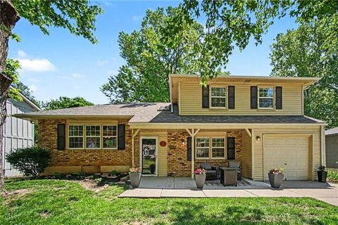 Photo of 9407 Craig Drive, Overland Park, KS 66212 (MLS # 2620132)