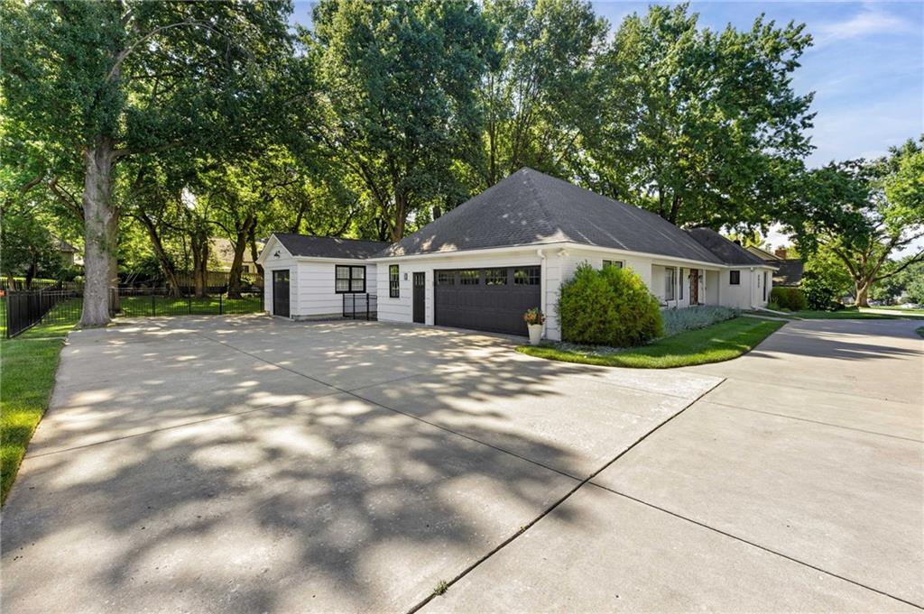 9823 Rosewood Drive