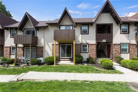 Photo of 6208 Robinson Street #1, Overland Park, KS 66202 (MLS # 2620967)