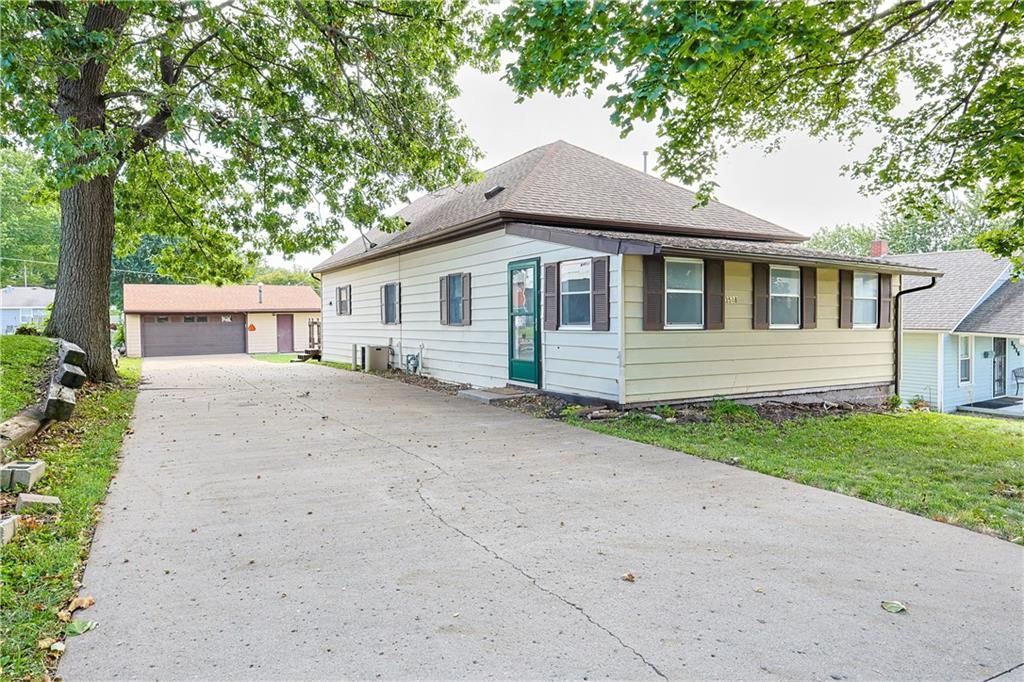 View St Joseph, MO 64507 house