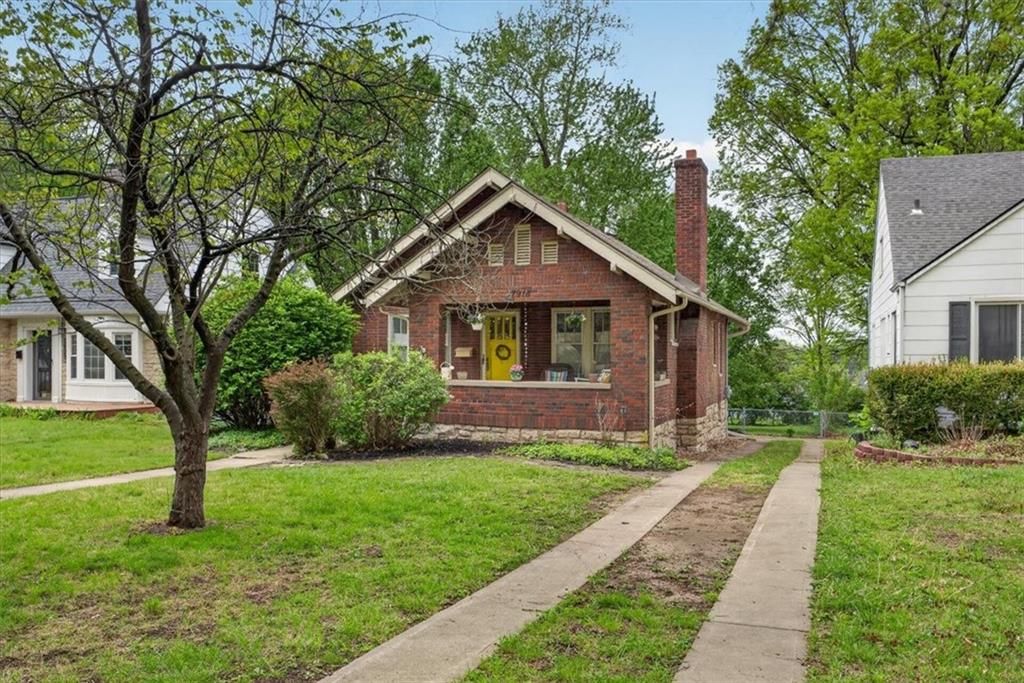 Photo of 7918 Ward Parkway Plaza, Kansas City, MO 64114 (MLS # 2618697)