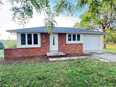 Photo of 1228 W Crestview Drive, Maryville, MO 64468 (MLS # 2581555)