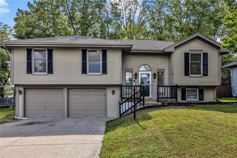 Photo of 4235 NW 78th Street, Kansas City, MO 64151 (MLS # 2582437)