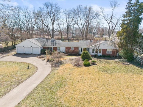 Photo of 6909 W 82nd Street, Overland Park, KS 66204 (MLS # 2645250)