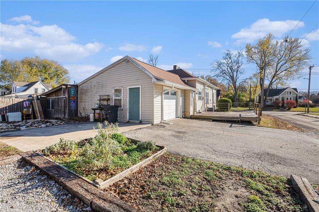 Plattsburg, Missouri 64477, United States, 2 Bedrooms Bedrooms, ,1 BathroomBathrooms,Residential,Pending,33709