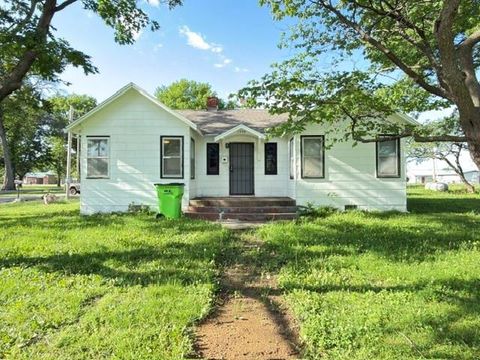 Photo of 1300 E Park Avenue, Rich Hill, MO 64779 (MLS # 2616972)
