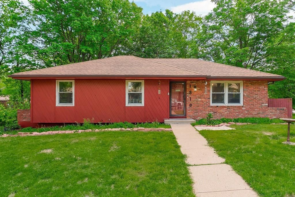 Photo of 1819 N York Street, Independence, MO 64058 (MLS # 2618250)