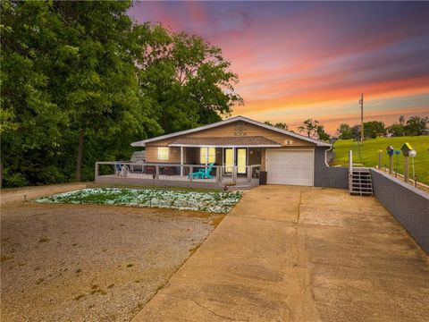 Photo of 143 Lake Viking Terrace, Gallatin, MO 64640 (MLS # 2620253)