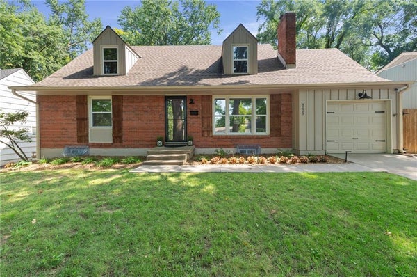 9025 HOLLY ST, KANSAS CITY, MO 64114 - Image 6529e7d7c69e59b9d755dc8ac4eb2a7d/176274119