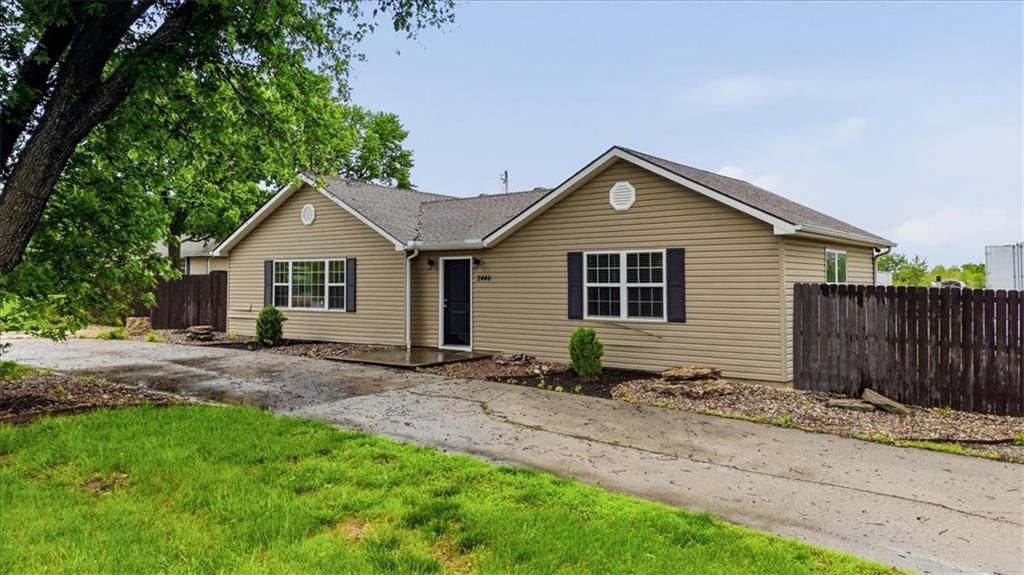 Photo of 2440 Lowenstein Drive, Lees Summit, MO 64081 (MLS # 2618399)