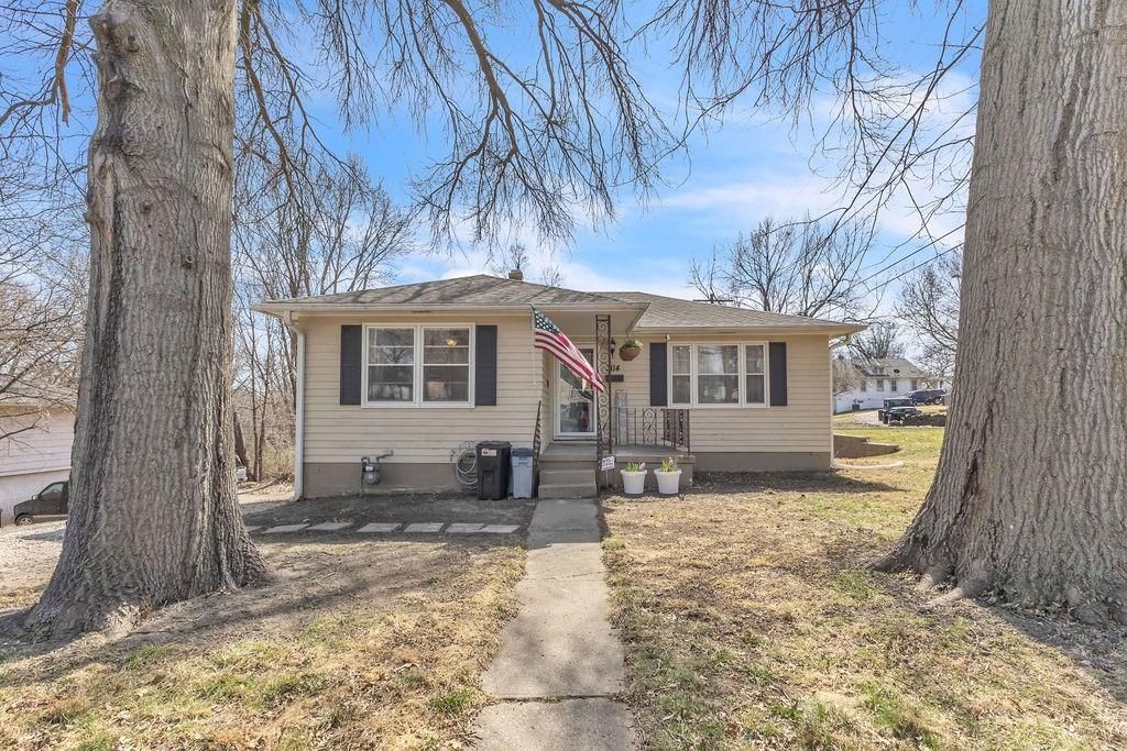 Photo of 3114 Gene Field Road, St Joseph, MO 64506 (MLS # 2608477)