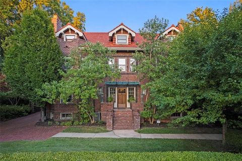 3821 Gillham Road Kansas City MO 64111