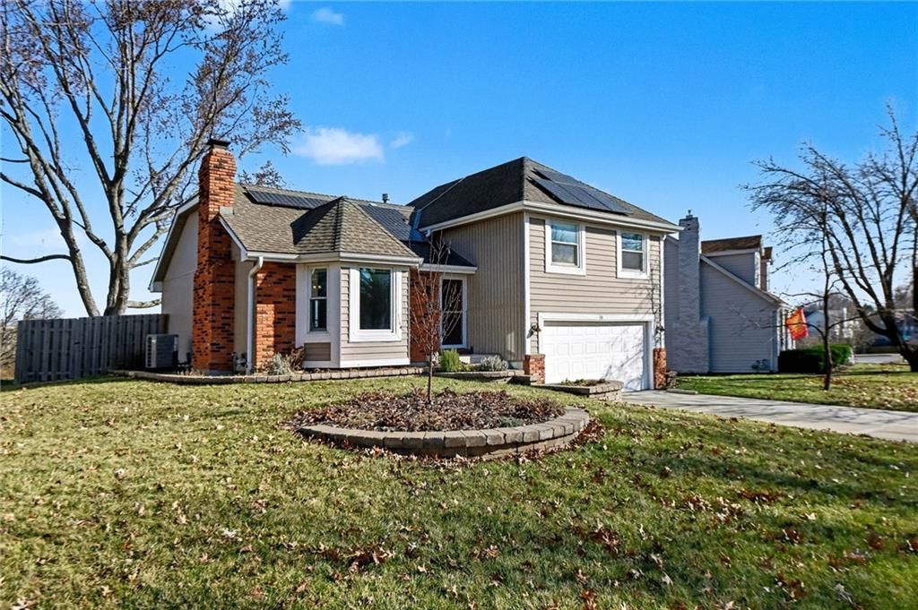 Photo of 716 NE Thames Drive, Lees Summit, MO 64086 (MLS # 2592593)