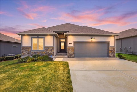 Photo of 1905 NE 111th Court, Kansas City, MO 64155 (MLS # 2638988)