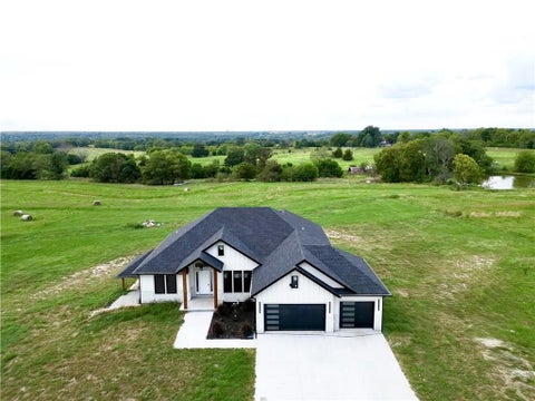 Photo of 22663 Cherry Tree Lane, Sedalia, MO 65301 (MLS # 2643936)