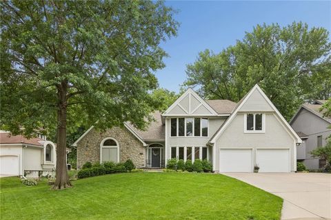 Photo of 142 The Woodlands Drive, Gladstone, MO 64119 (MLS # 2612619)