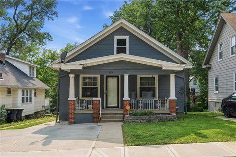 Photo of 424 N Hardesty Avenue, Kansas City, MO 64123 (MLS # 2621074)