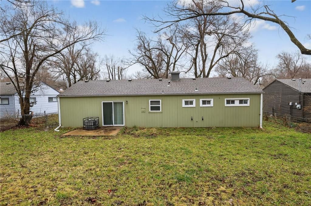 Photo of 8615 E 114TH Street, Kansas City, MO 64134 (MLS # 2606659)