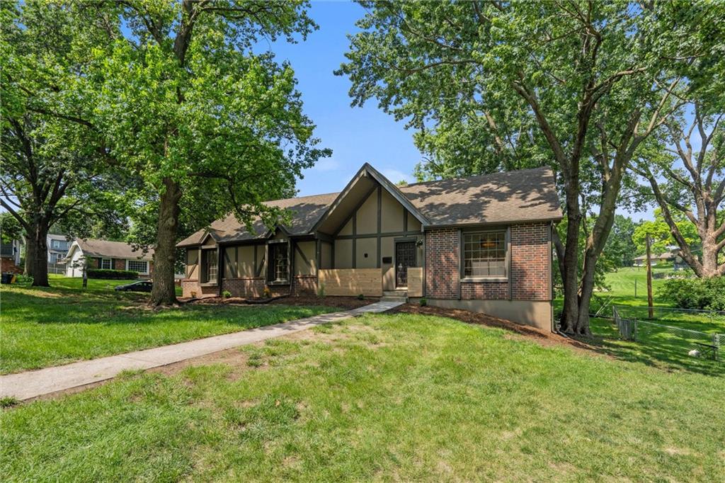 16 W Bridlespur Terrace