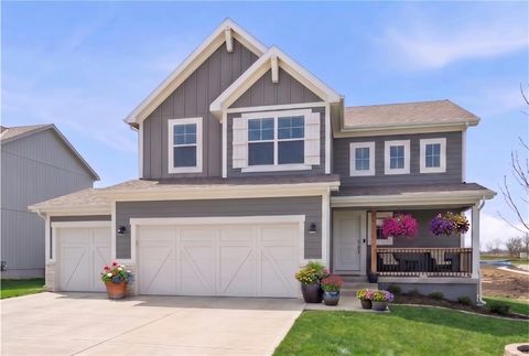 Photo of 3522 SE Corbin Drive, Lees Summit, MO 64082 (MLS # 2607967)