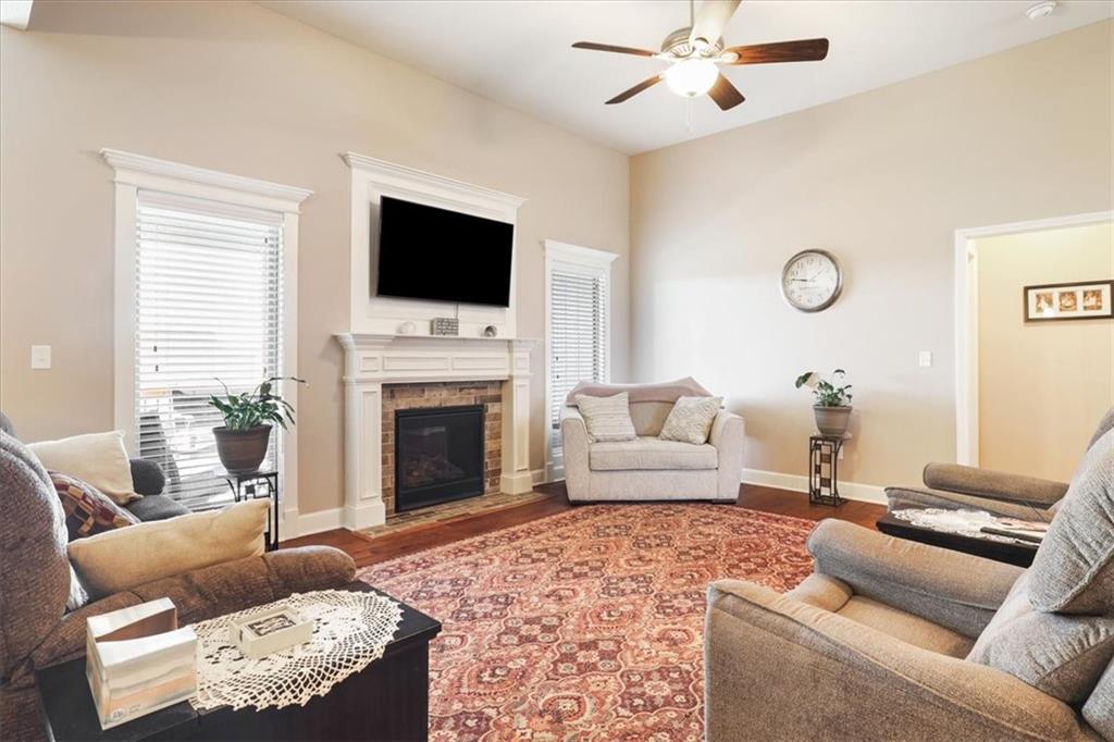 706 Crestridge Drive