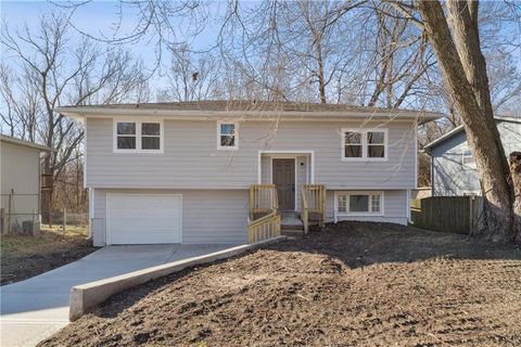 Photo of 309 W Mcdonald Street, Edgerton, KS 66021 (MLS # 2610576)