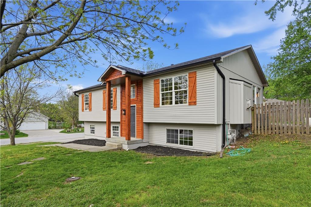 1705 SE Piccadilly Street