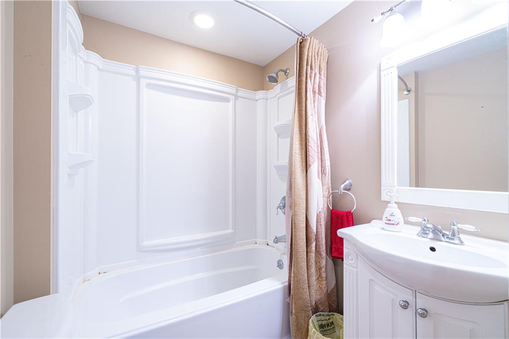 St Joseph, Missouri 64506, United States, 3 Bedrooms Bedrooms, ,2 BathroomsBathrooms,Residential,Active,91554