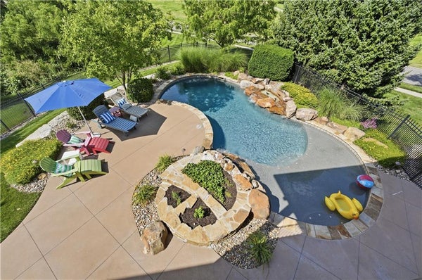 9162 COTTONWOOD CANYON DR, LENEXA, KS 66219 - Image 664877ad145908f837ee009fd811e708/1413712321