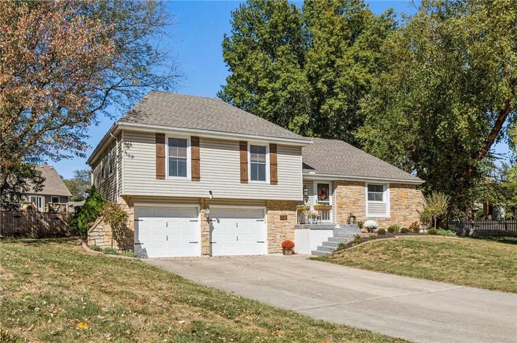 Photo of 1136 NE Birchwood Place, Lees Summit, MO 64086 (MLS # 2616127)