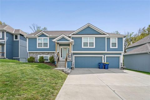 Photo of 433 Lilly Lane, Liberty, MO 64068 (MLS # 2614708)
