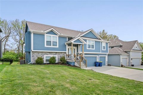 Tiny photo for 433 Lilly Lane, Liberty, MO 64068 (MLS # 2614708)