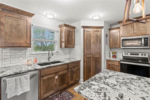 Tiny photo for 433 Lilly Lane, Liberty, MO 64068 (MLS # 2614708)