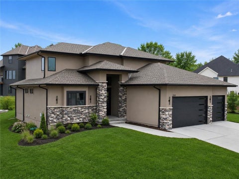 Photo of 2531 NE Woodland Oak Circle, Lees Summit, MO 64086 (MLS # 2549530)